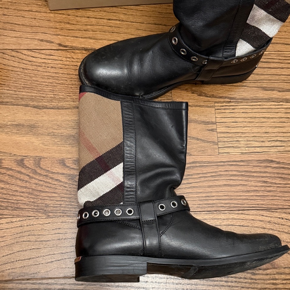Burberry Black Leather Boots with Tan Plaid - Picture 2 of 7